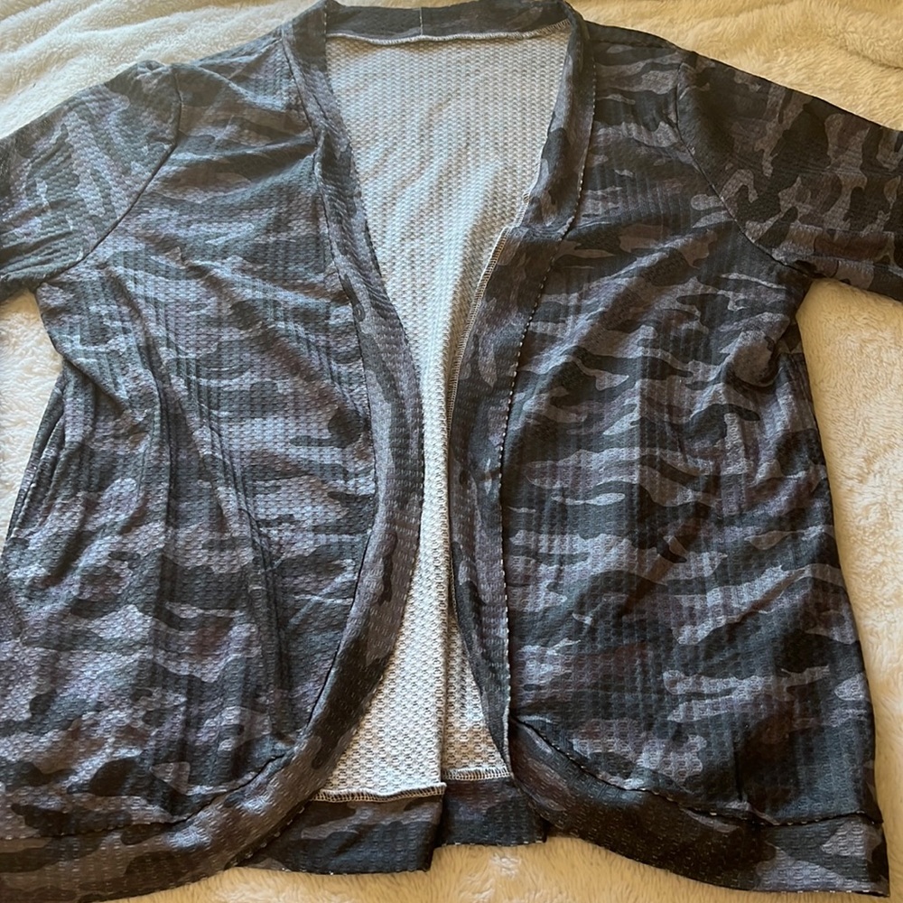 EUC Camo Throw Over